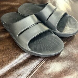 OOFOS Black Slide Sandals Recovery Shoes